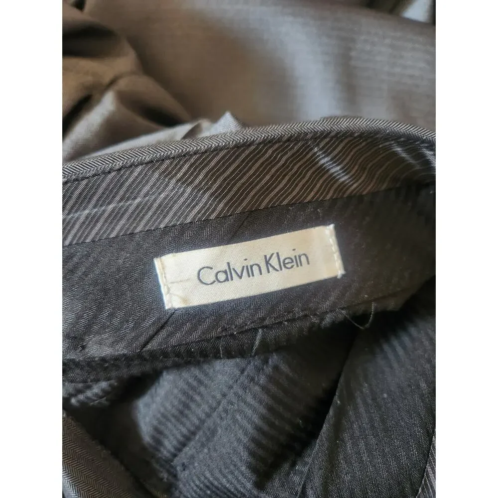 Calvin Klein Men's 3 Piece Suit in Gray Striped Size 42R Vest Jacket Pants 38x31